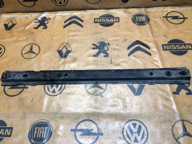 8200525863 Renault (RVI) Суппорт радиатора нижний (монтажная