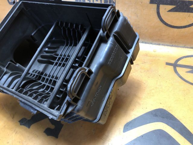  Корпус воздушного фильтра 8200545836 RENAULT