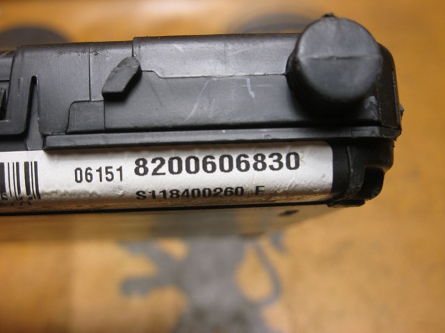 RENAULT 8200565863 Блок управления двигателем в наличии Харьков