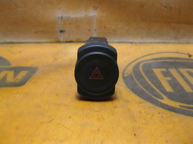 Кнопка аварийной сигнализации 8200602232 RENAULT