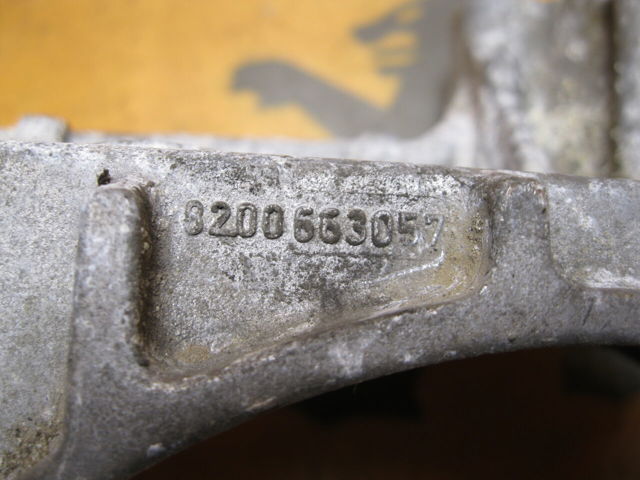 Кронштейн крепления генератора 8200663057 MERCEDES