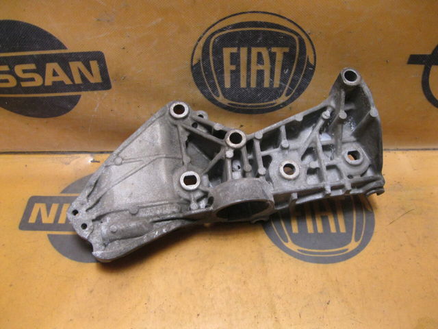 Кронштейн крепления генератора 8200669494 RENAULT