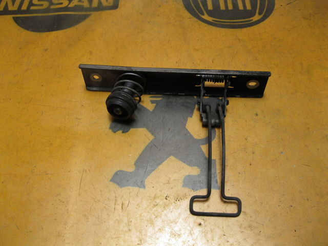 Замок крышки капота 8200677854 RENAULT