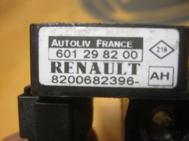 Датчик AIRBAG передний 8200682396 RENAULT