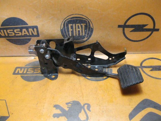 RENAULT 8200705400 Педаль тормоза в наличии Кривой Рог