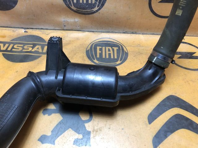 RENAULT 8200760909 Патрубок интеркулера в наличии Запорожье