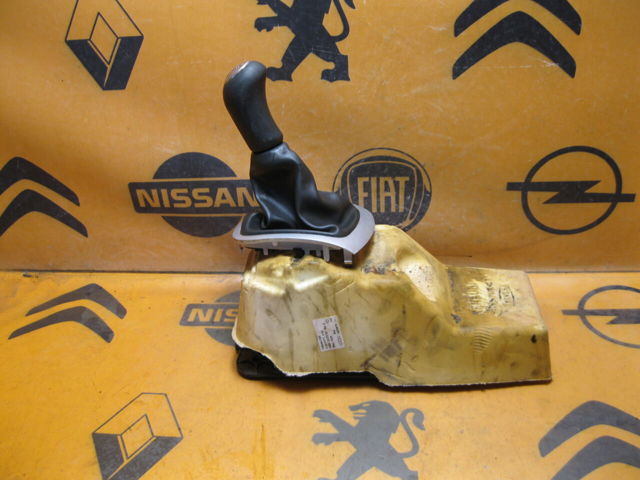 Рычаг переключения передач 8200779125 RENAULT