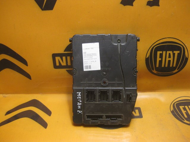 Коробка предохранителей 8200780021 RENAULT