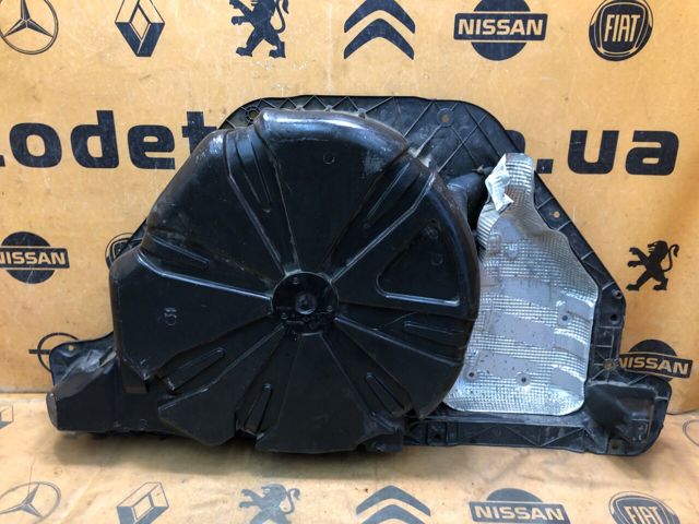 RENAULT 8200890248 Облицовка багажного отсека нижняя в наличии Черкассы