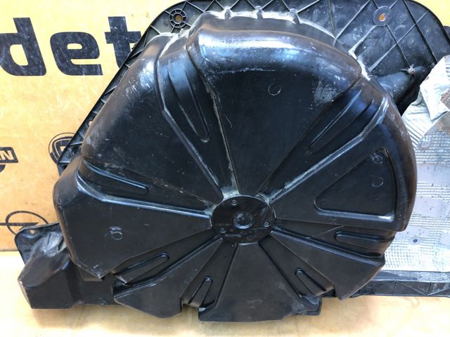 RENAULT 8200890248 Облицовка багажного отсека нижняя в наличии Ирпень