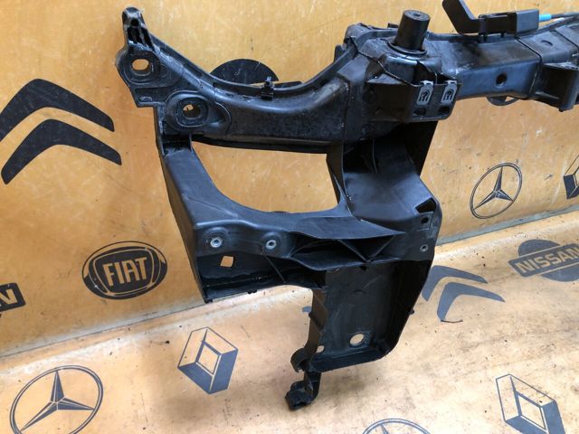 RENAULT 8201130847 Рамка радиатора в наличии Павлоград