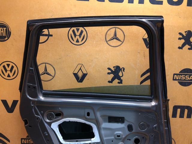 Задняя левая дверь 821012747R RENAULT
