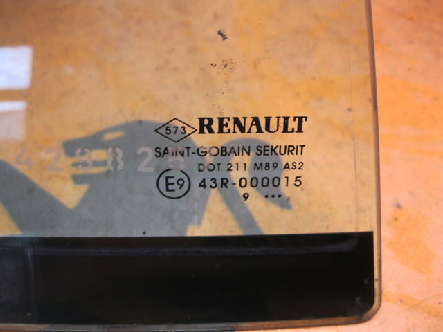RENAULT 822200012R Стекло-форточка двери задней правой в наличии Ужгород