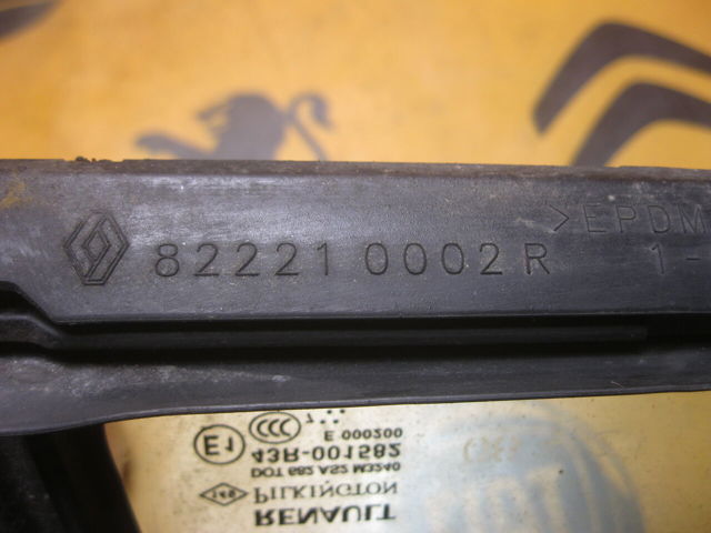 822210002R RENAULT Стекло-форточка двери задней левой купить в Ирпень