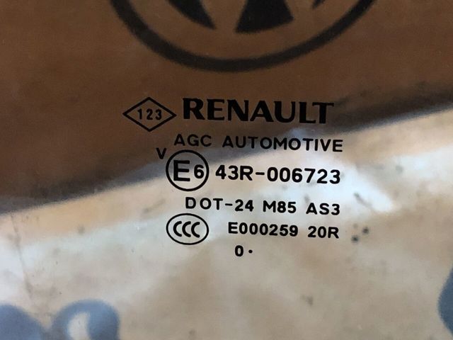 Окно задней двери 823000010R RENAULT