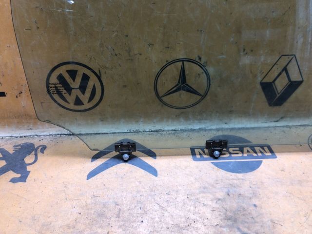 823009U000 NISSAN Стекло двери задней правой купить в Ужгород