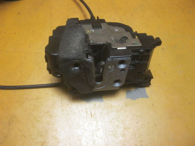 Замок двери задней левой 825030574R RENAULT