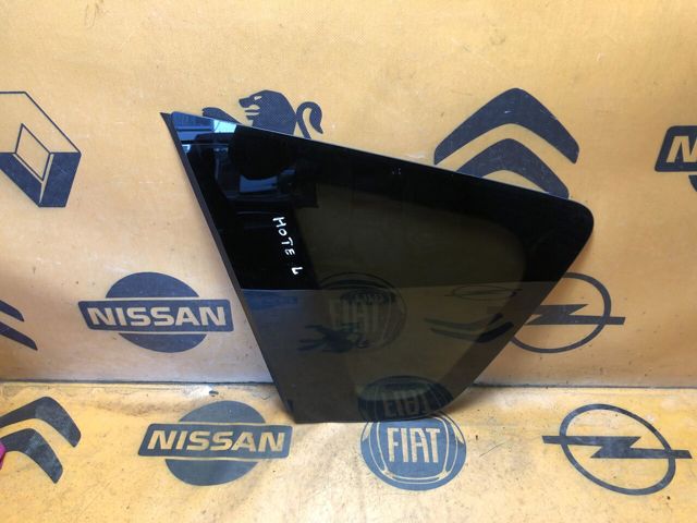 Стекло кузова/багажного отсека, левое 833019U000 NISSAN