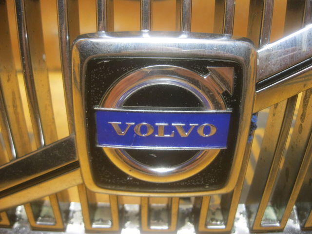 VOLVO 8659875 Решетка радиатора в наличии Николаев