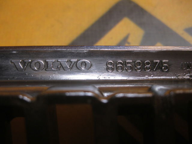 8659875 VOLVO Решетка радиатора купить в Украина