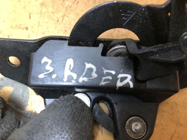 8726C7 PEUGEOT Замок двери задней правой распашной нижний купить в Чернигов