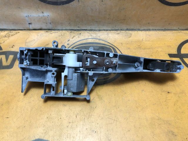 Держатель наружной ручки двери, передней правой 9680168580 PEUGEOT