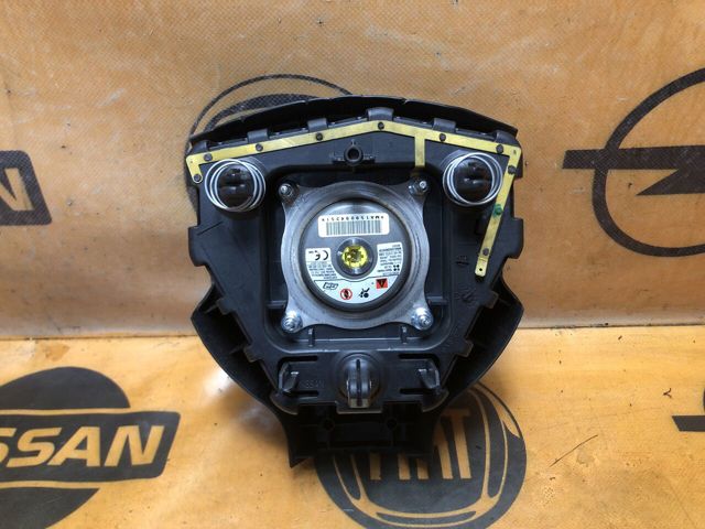 Подушка AIRBAG водительская 985109U09A NISSAN