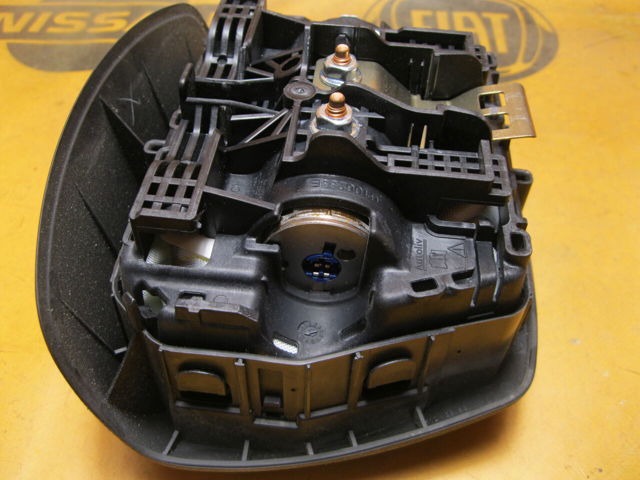 Подушка безопасности водителя 985701921R RENAULT