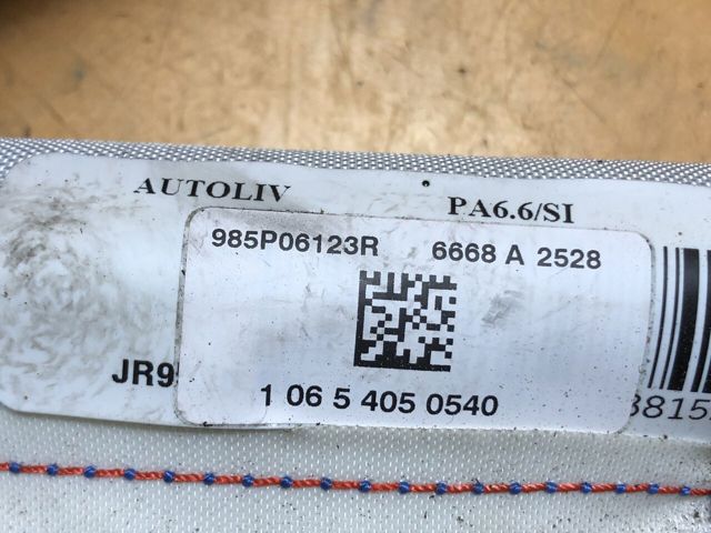 Шторка боковая правая 985P06123R RENAULT