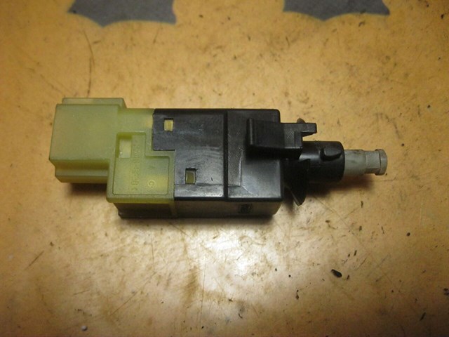 MERCEDES A0015456709 Датчик включения стопсигнала в наличии Николаев