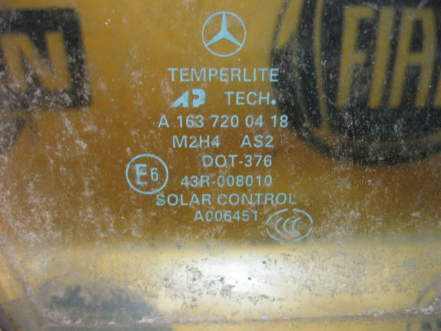 A1637200418 Стекло двери передней правой купить Ужгород
