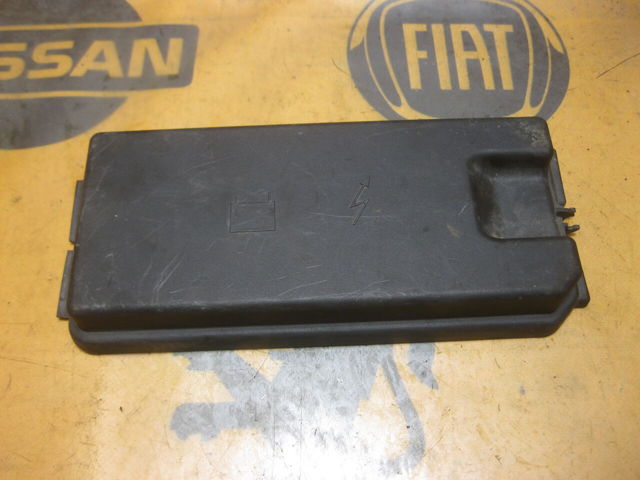 Крышка блока предохранителей A1645400182 MERCEDES