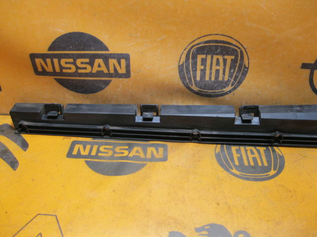 A1646981427 MERCEDES Кронштейн наружной накладки порога правой купить в Тернополь