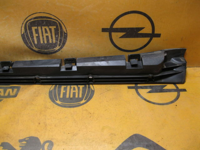 A1646981427 MERCEDES Кронштейн наружной накладки порога правой купить в Тернополь