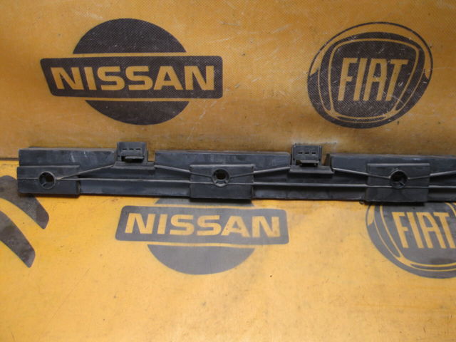 MERCEDES A1646982727 Кронштейн наружной накладки порога левой в наличии Черновцы