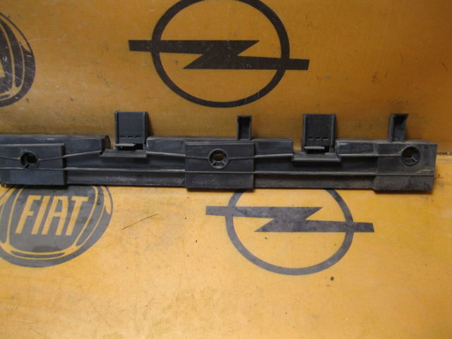A1646982727 MERCEDES Кронштейн наружной накладки порога левой купить в Николаев