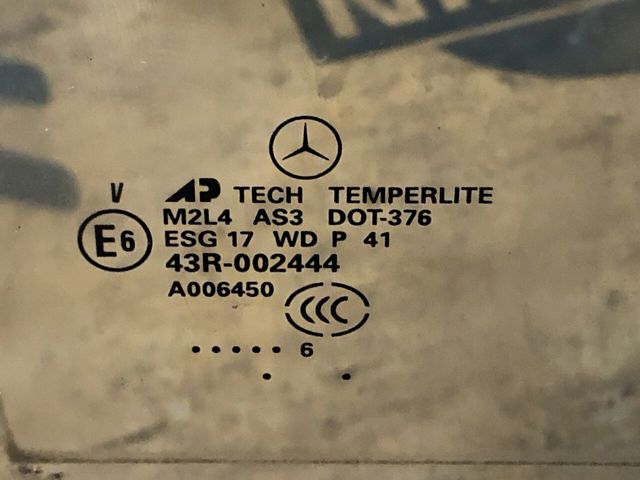 A1647350210 MERCEDES Стекло двери задней правой купить в Житомир