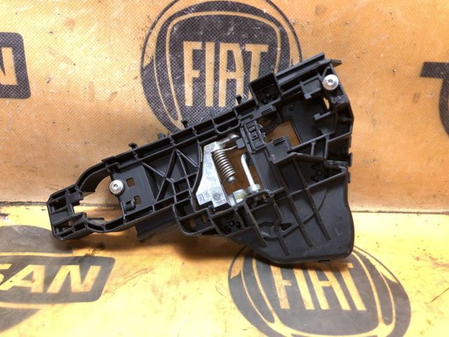 Ручка двери передней наружная левая A1647600570 MERCEDES
