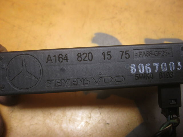 Антенна на крышу A1648201575 MERCEDES