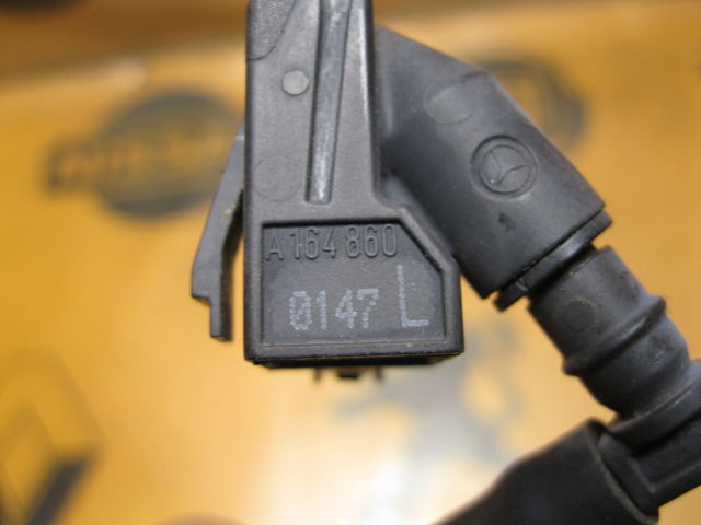 A1648600147 MERCEDES Форсунка омывателя стекла лобового левая купить в Харьков
