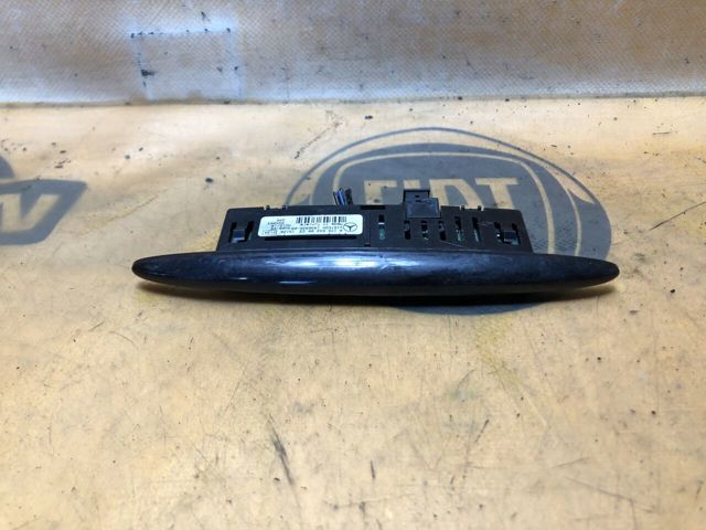 Дисплей парктроника A1725420023 MERCEDES
