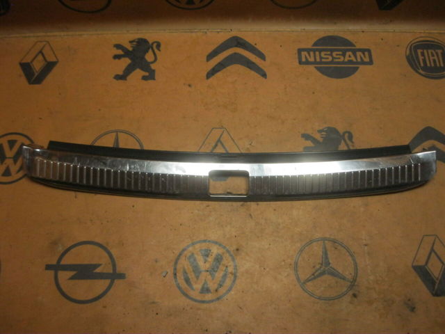 Накладка перегородки A2036901887 MERCEDES