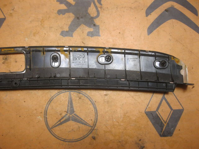 MERCEDES 2036901887 Облицовка задней панели багажника в наличии Украина