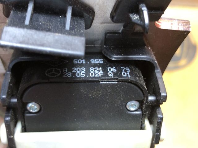 Кнопки переднего левого стеклоподъёмника A2038210679 MERCEDES