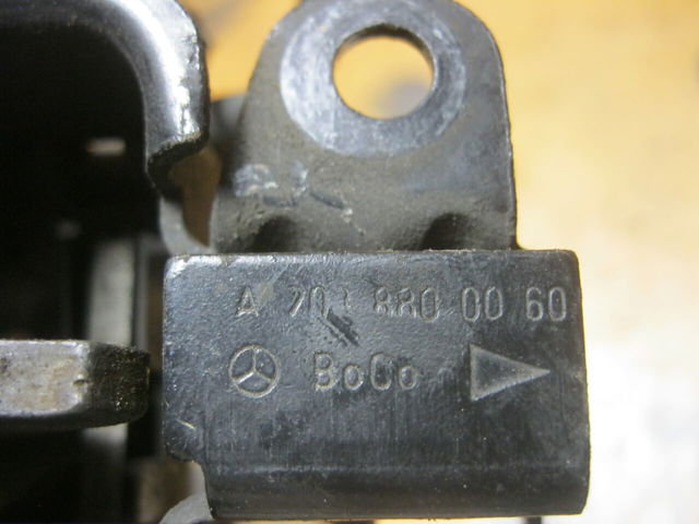 MERCEDES A2038800060 Замок капота в наличии Львов