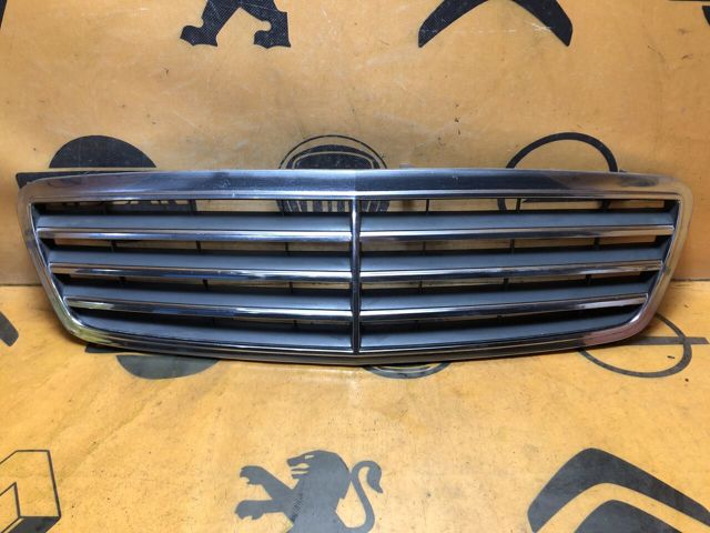 Решетка радиатора A2038800123 MERCEDES