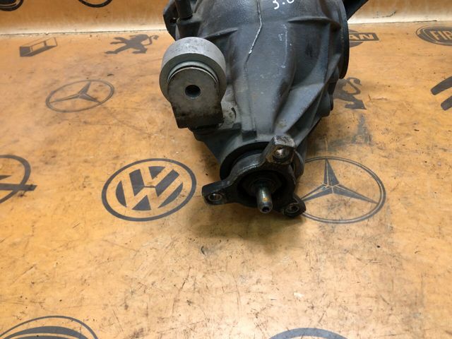 Крышка редуктора заднего A2043510408 MERCEDES