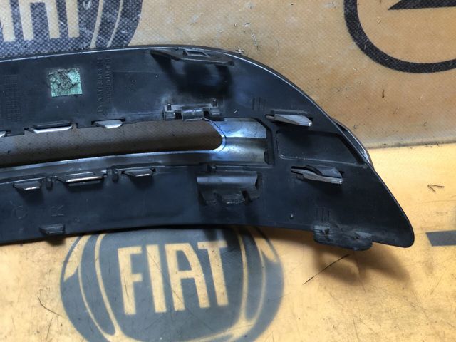 MERCEDES A2048803324 Заглушка (решетка) противотуманных фар бампера переднего правая в наличии Павлоград