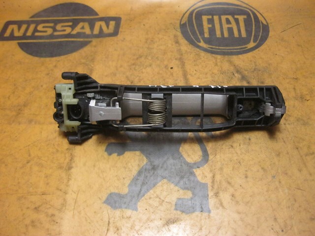 Ручка двери передней наружная правая A2107600270 MERCEDES