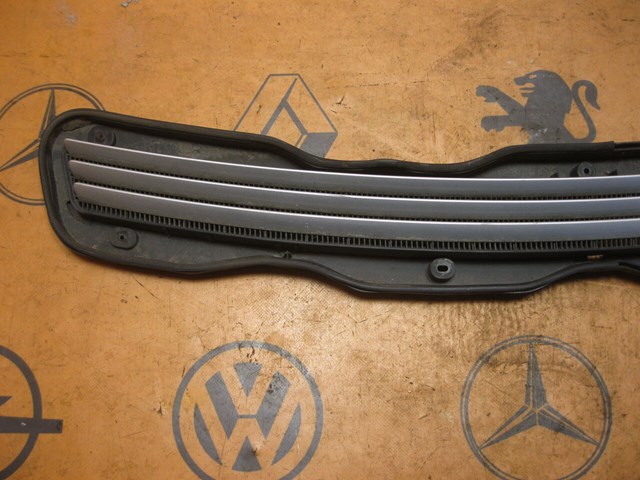 MERCEDES A2108800705 Решетка капота в наличии Винница